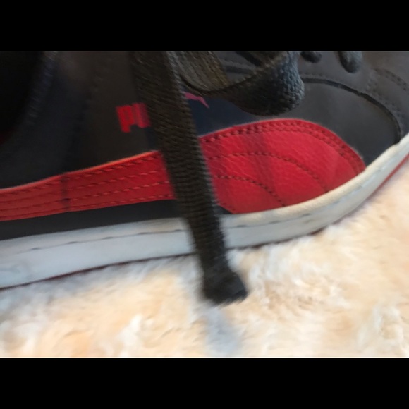 Gently used gray and red puma shoes size 4.5 US - Picture 4 of 5